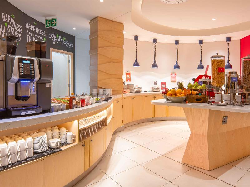 Hampton By Hilton Sandton Grayston image