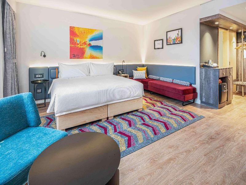 Hampton By Hilton Sandton Grayston image
