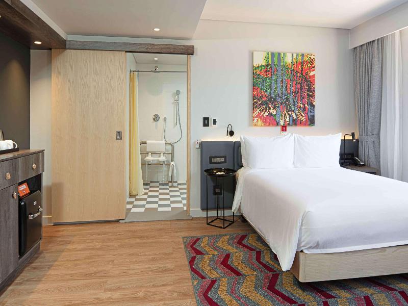 Hampton By Hilton Sandton Grayston image