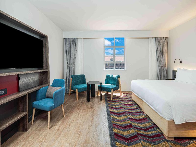 Hampton By Hilton Sandton Grayston image