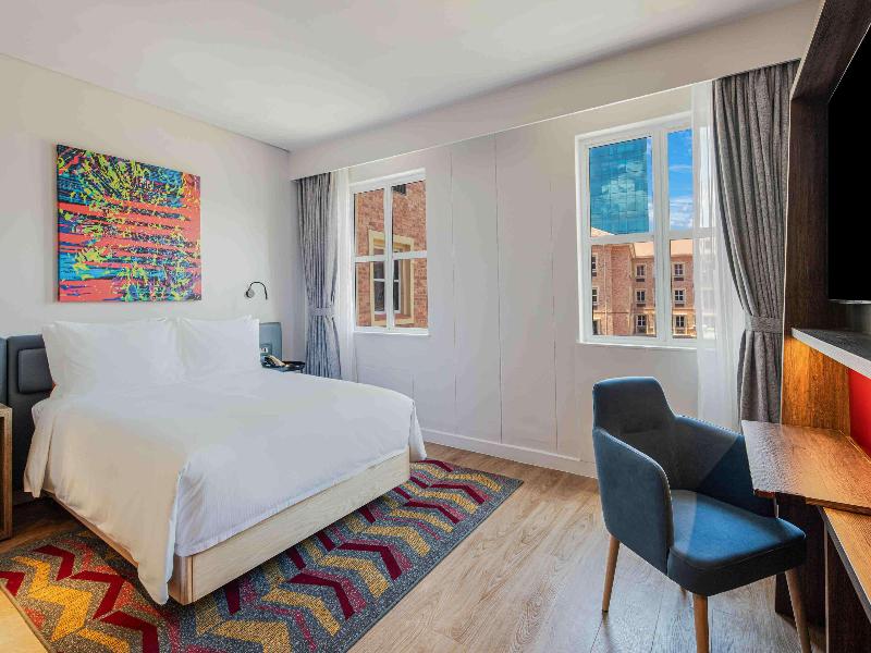 Hampton By Hilton Sandton Grayston image