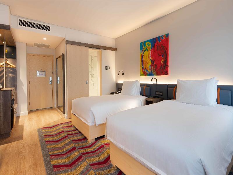 Hampton By Hilton Sandton Grayston image