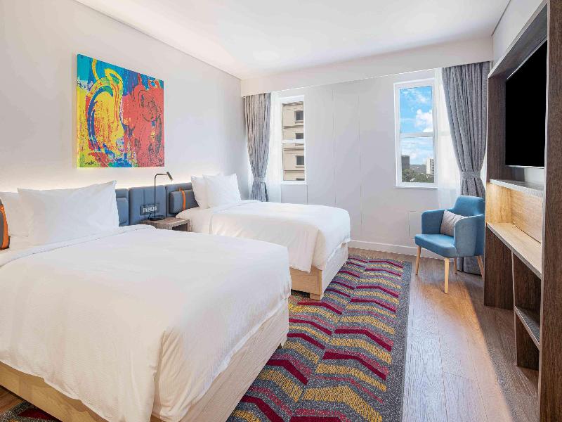Hampton By Hilton Sandton Grayston image