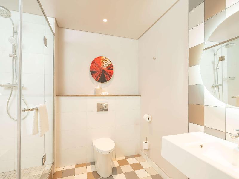 Hampton By Hilton Sandton Grayston image