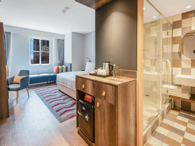 Hampton By Hilton Sandton Grayston image