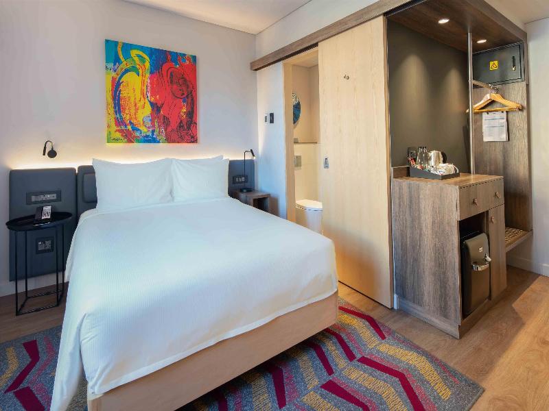 Hampton By Hilton Sandton Grayston image