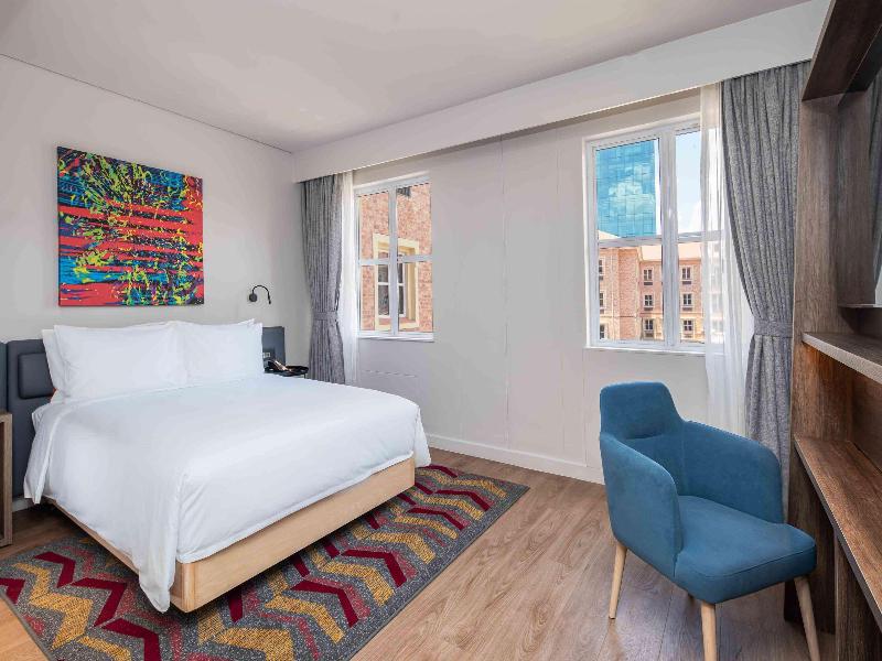 Hampton By Hilton Sandton Grayston image