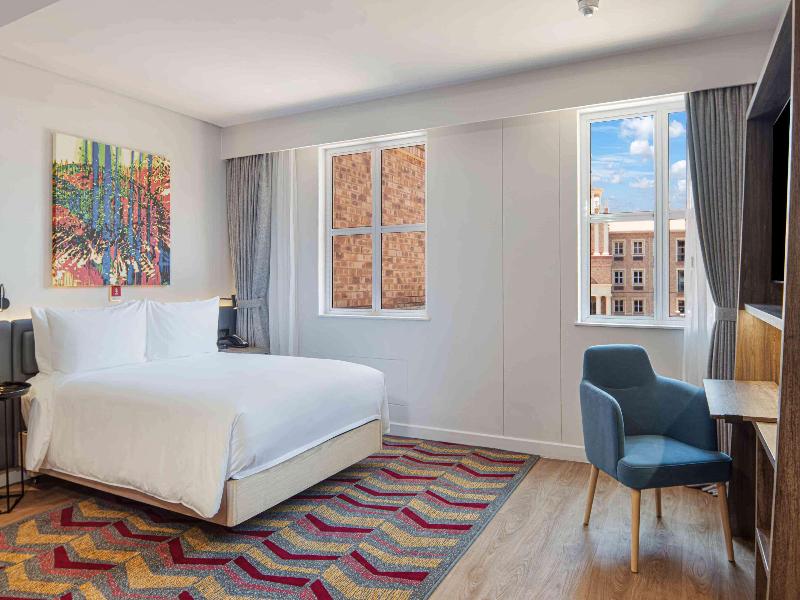 Hampton By Hilton Sandton Grayston image