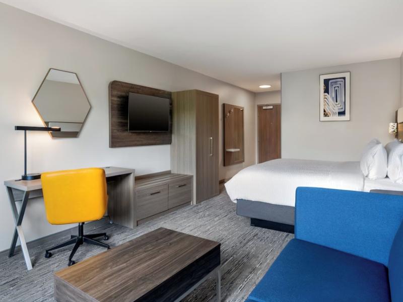 Holiday Inn Express PittsfieldLenoxBerkshires image