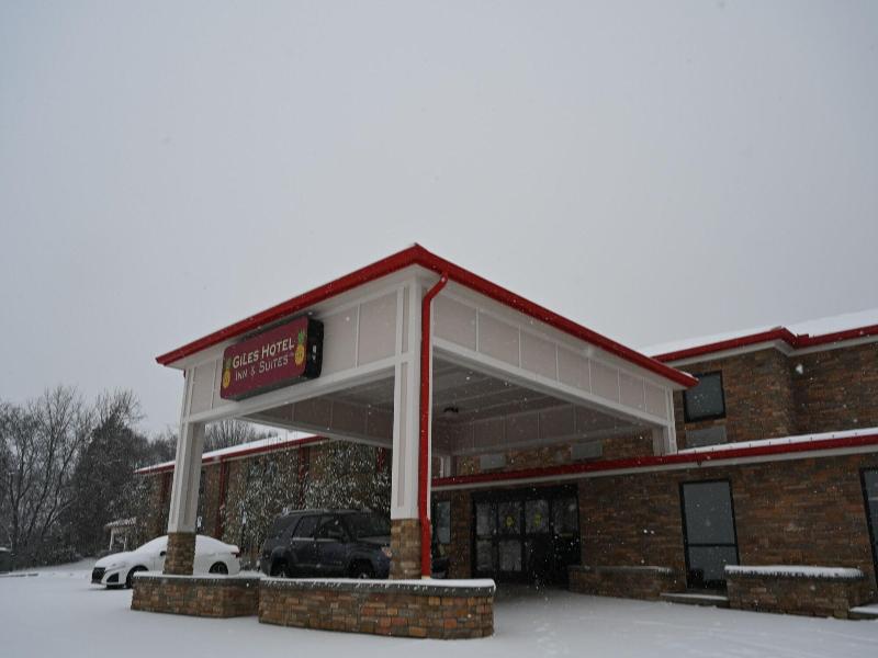 Giles Hotel Inn & Suites