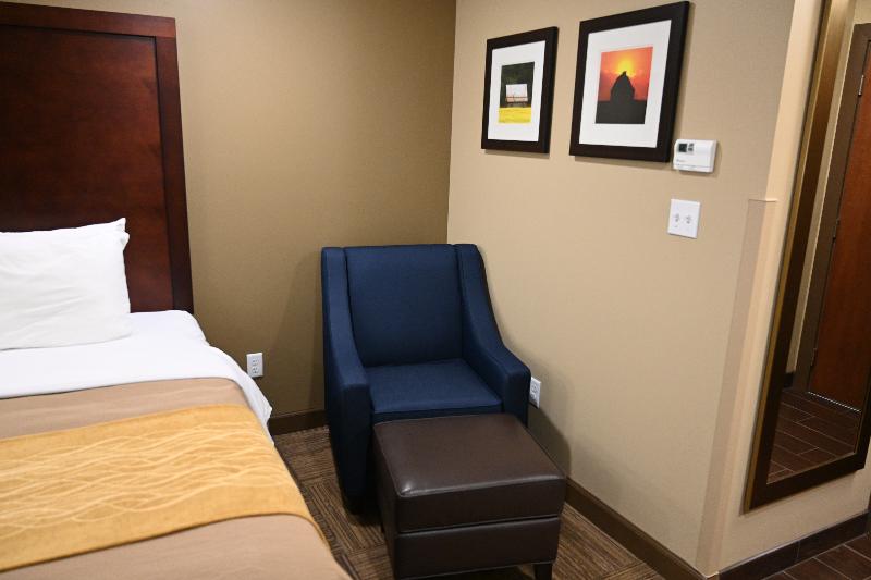 Giles Hotel Inn & Suites image