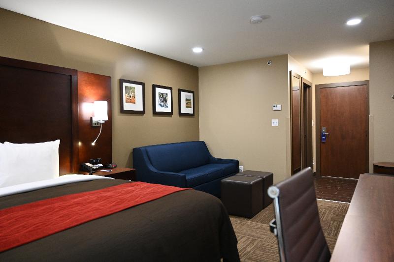 Giles Hotel Inn & Suites image