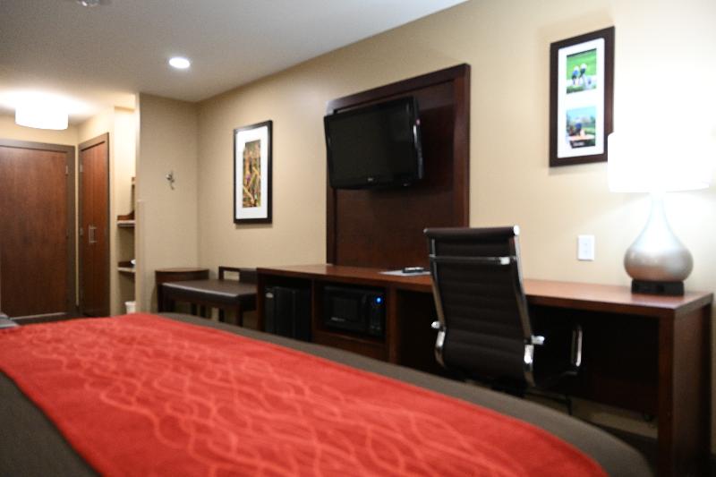 Giles Hotel Inn & Suites image