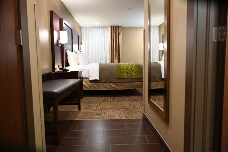 Giles Hotel Inn & Suites image