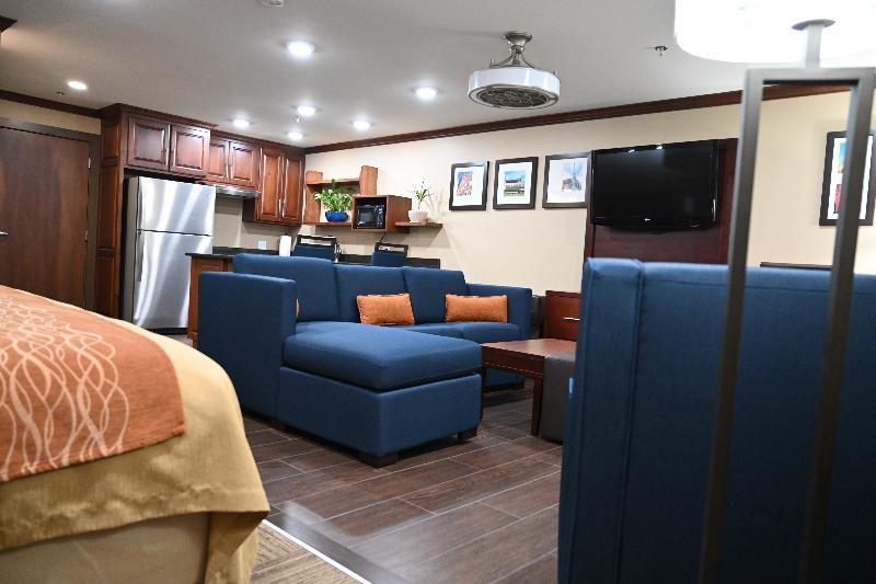 Giles Hotel Inn & Suites image