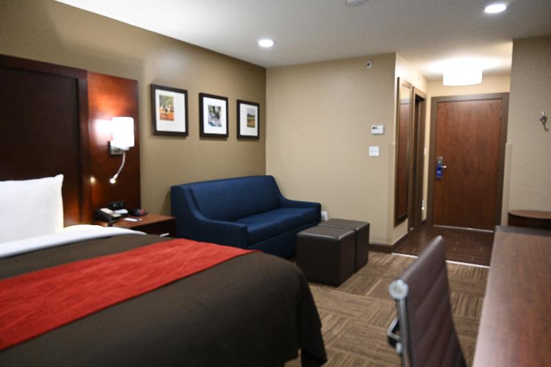 Giles Hotel Inn & Suites image