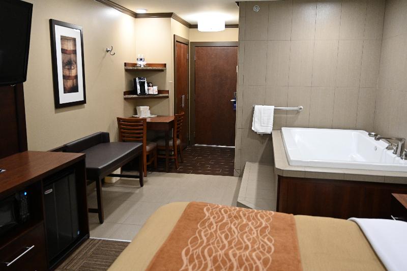 Giles Hotel Inn & Suites image
