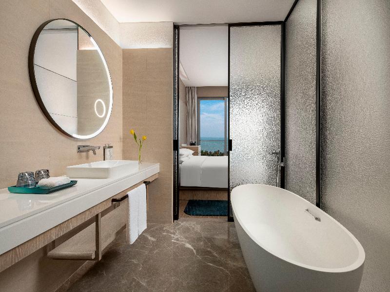 Hualuxe Hotels And Resorts Resort Beihai Silver Be image