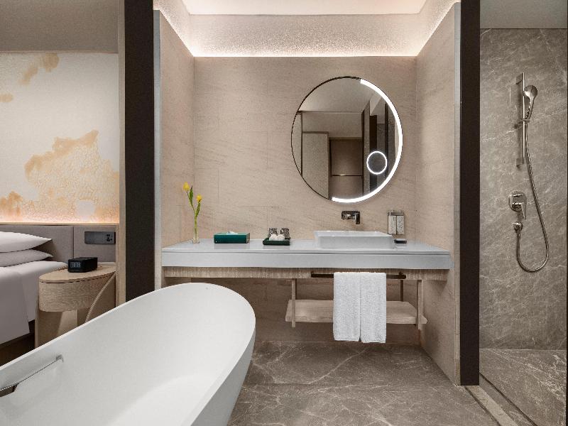 Hualuxe Hotels And Resorts Resort Beihai Silver Be image
