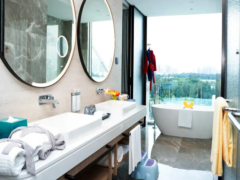 Hualuxe Hotels And Resorts Resort Beihai Silver Be image