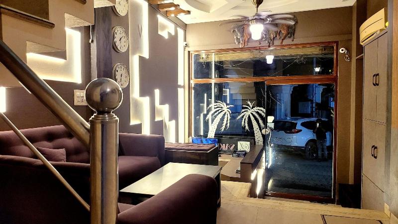 Hotel Sakhi Inn By Urban Galaxy — exterior view