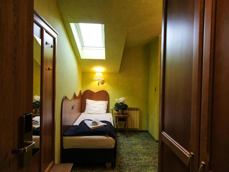 Hotel Ksi Ocia Jv Zefa image