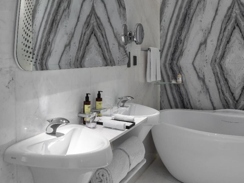 Me Dubai Residences By Melia image