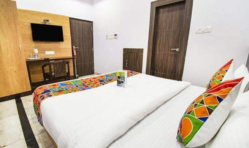 Fabhotel Golden Leaf image