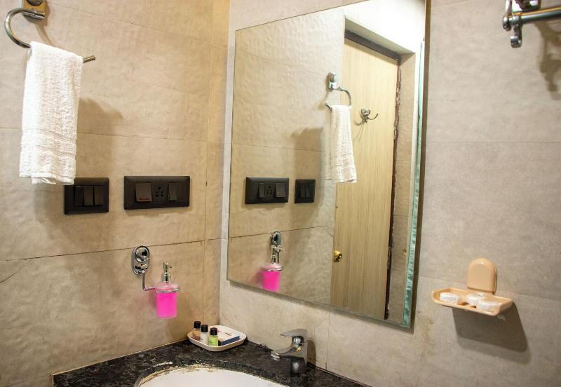 Hotel Om International image