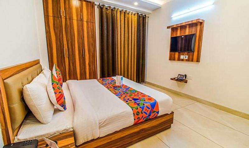 Fabhotel Kiara image