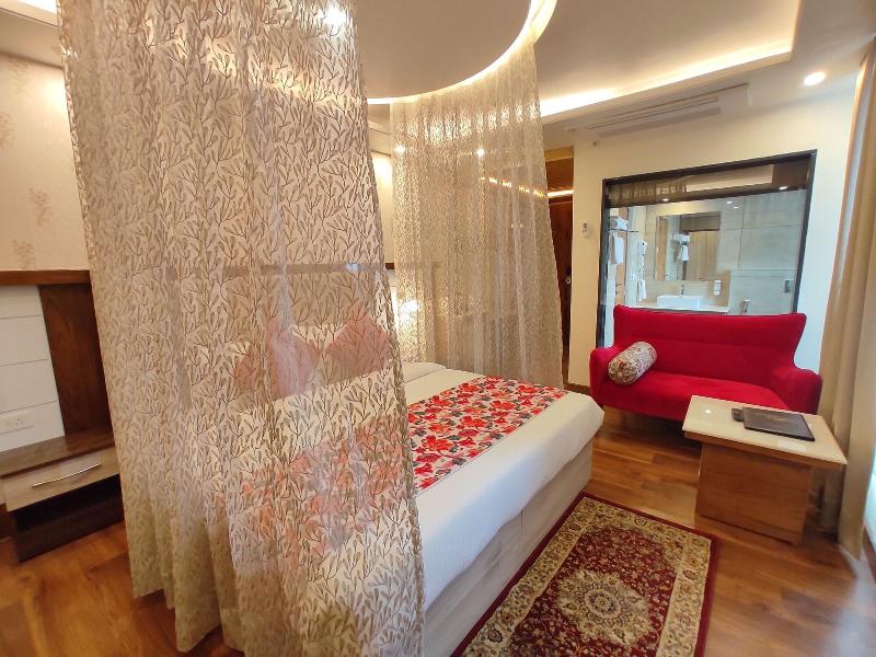 Abhilashi Residency & Spa Manali image