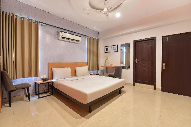 Fabhotel Rushank Palace image