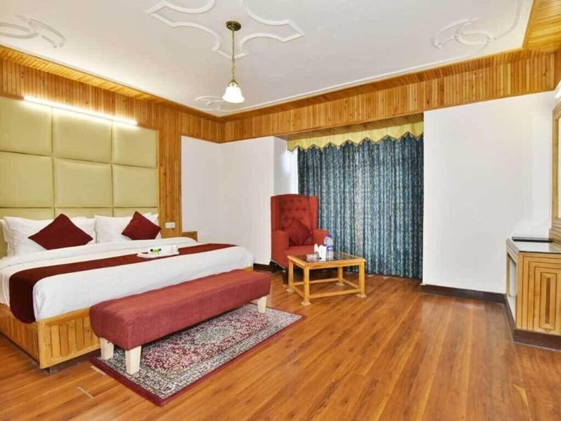 Hotel Himgiri Manali image
