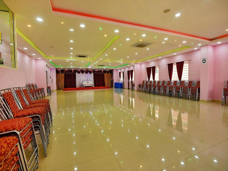 Fabhotel Champion Gateway — view