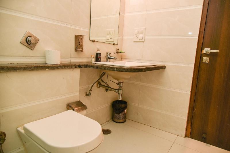 Hotel Royal Avenue By F9 Hotels image