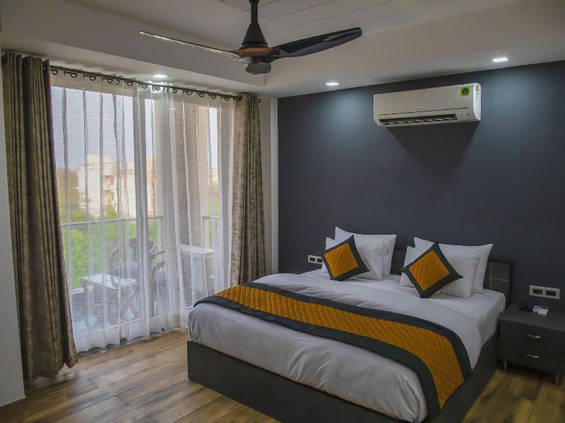 Dev Royale Hotel image