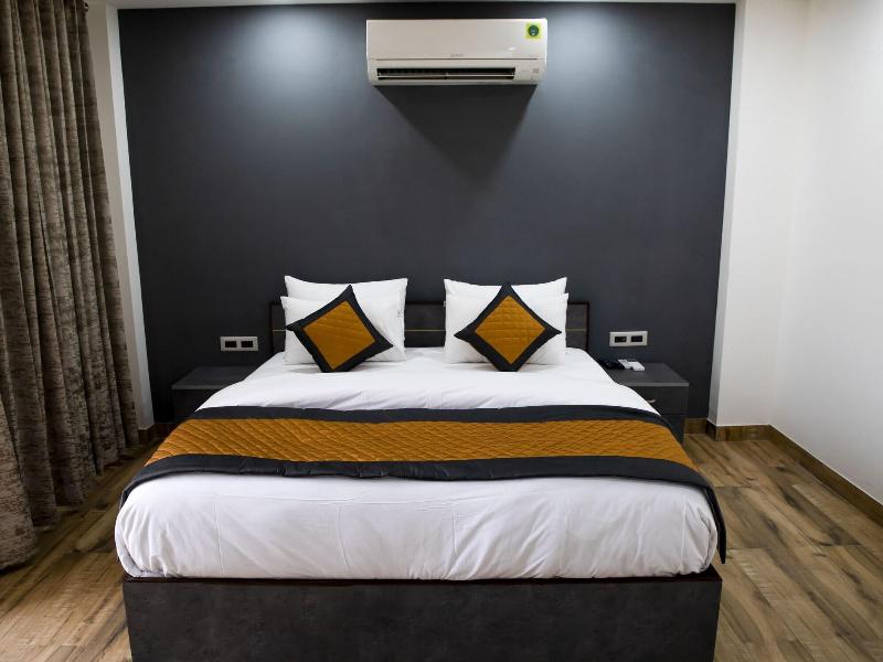 Dev Royale Hotel image