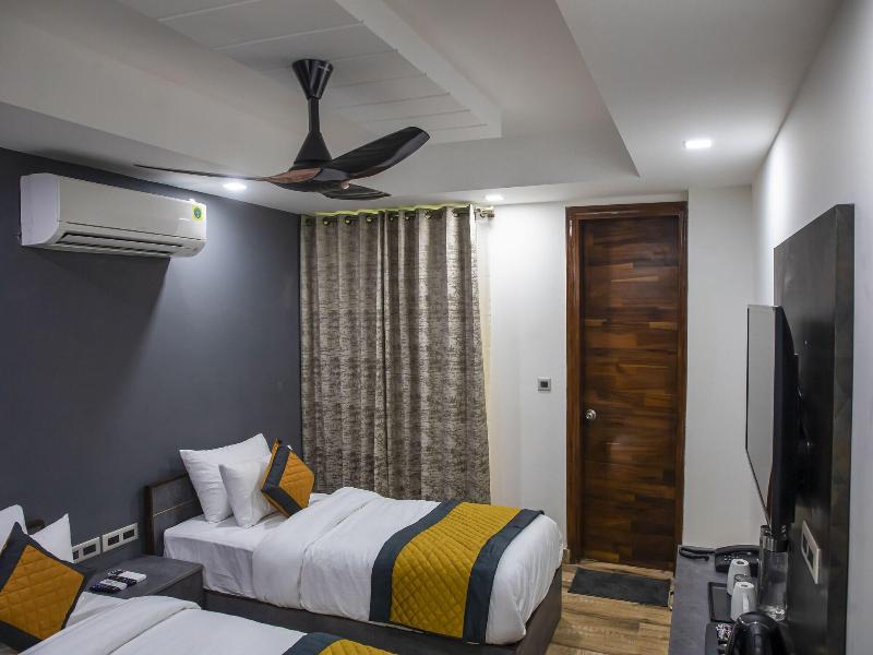Dev Royale Hotel image