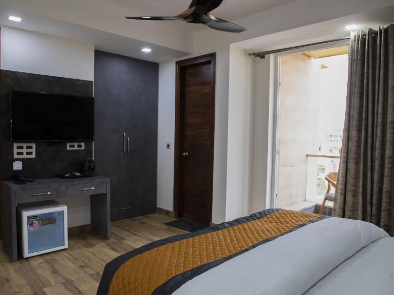 Dev Royale Hotel image