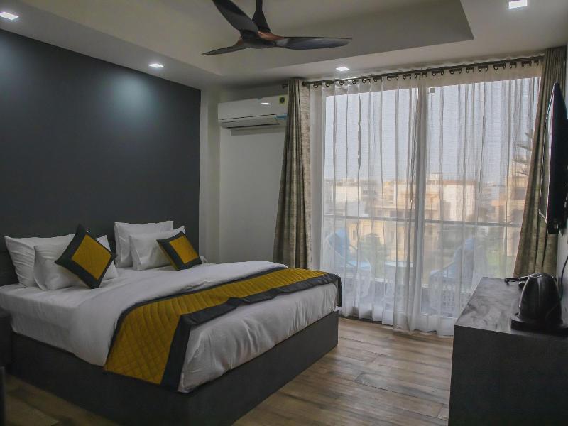 Dev Royale Hotel image