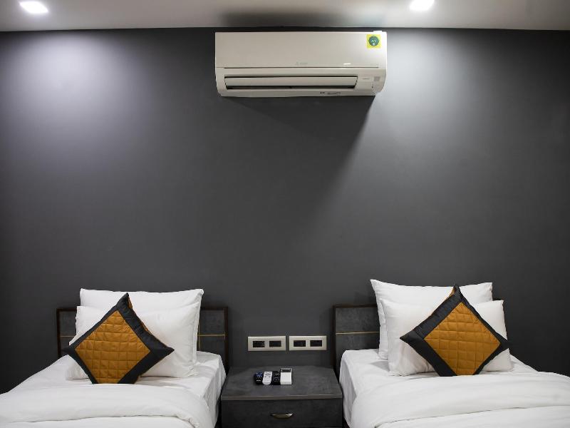 Dev Royale Hotel image