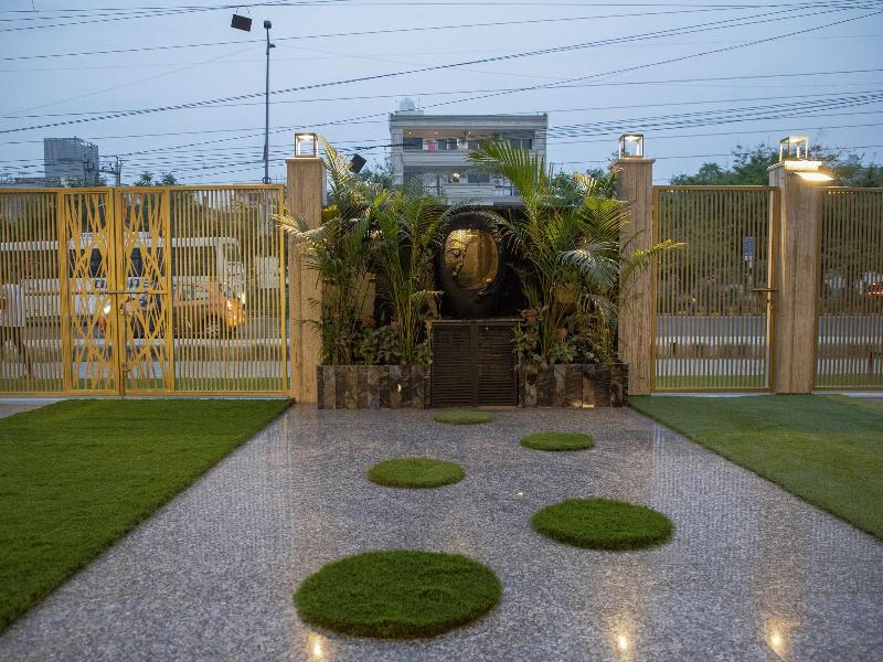 Dev Royale Hotel image