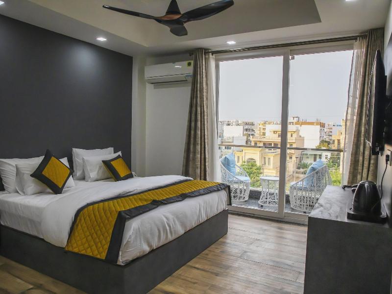 Dev Royale Hotel image