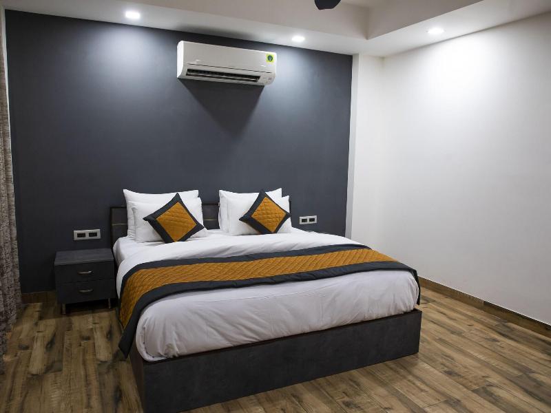 Dev Royale Hotel image