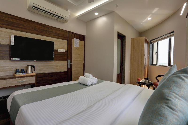 Hotel Ozone Inn image