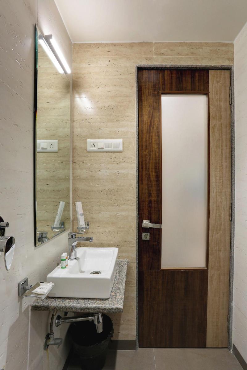Hotel Ozone Inn image