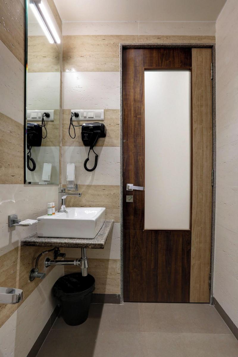 Hotel Ozone Inn image