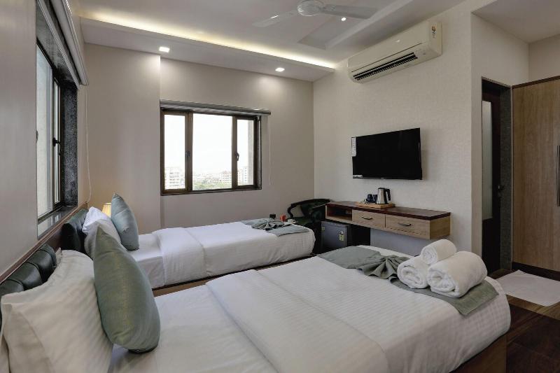 Hotel Ozone Inn image
