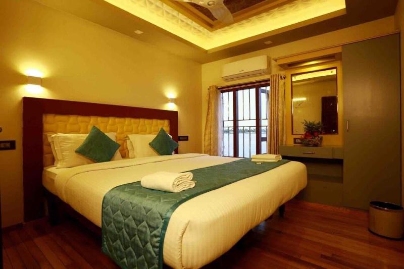 Kerala Boathouse image