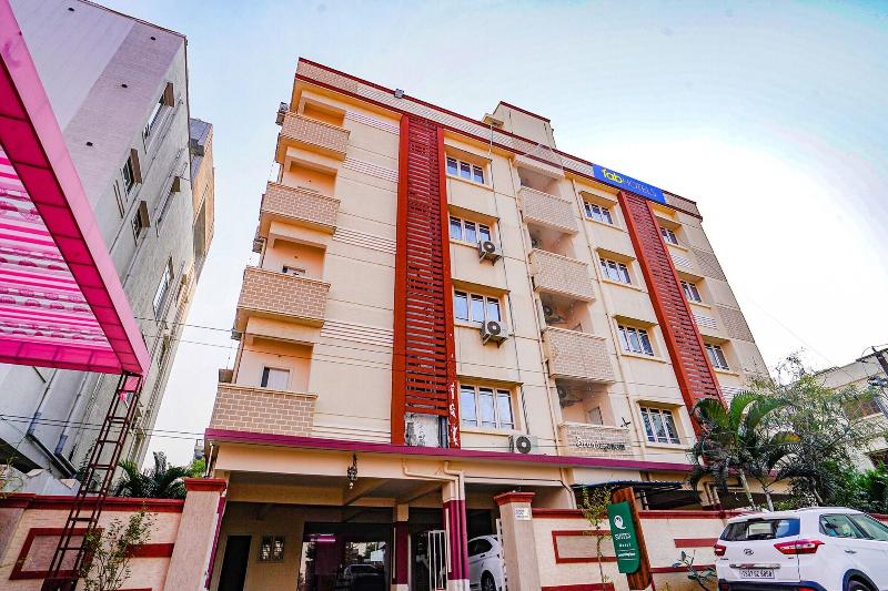 Fabhotel Q Suites — general view